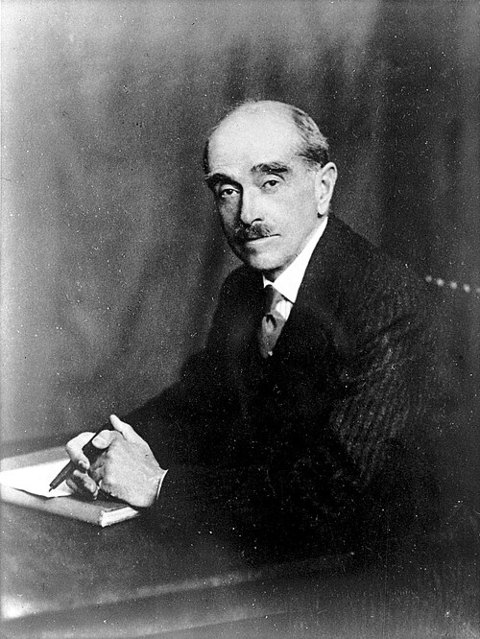 Πορτρέτο: C. J. S. Thompson