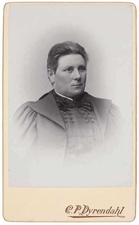 Retrato de Lucina Hagman