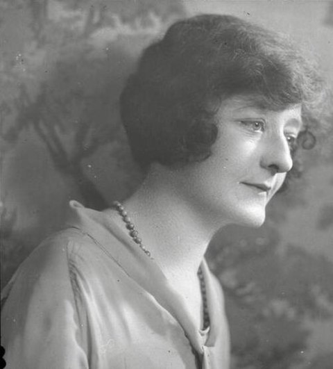 Retrato de Kay Cleaver Strahan