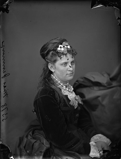 Retrato de Maude Alma