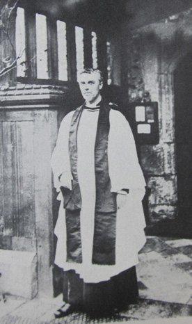 Πορτρέτο: Victor L. Whitechurch