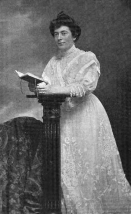 Retrato de J. E. Buckrose